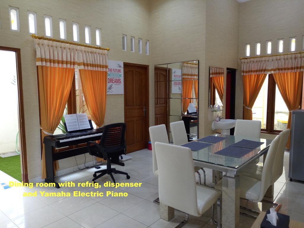 Nariska Suite Homestay Джокьякарта Экстерьер фото